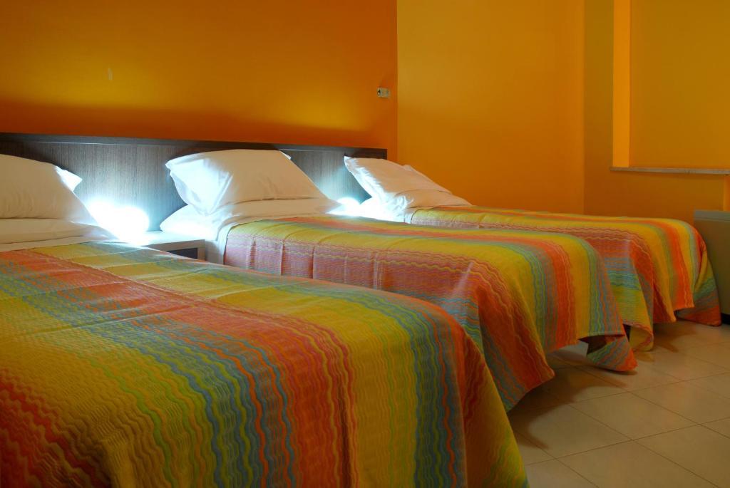 Hotel Michelangelo Teramo Oda fotoğraf